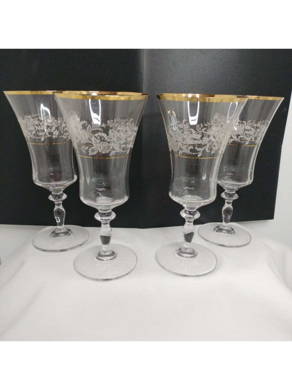 4 Mikasa Antique Lace Middle Floral Elegant Wine, Water Crystal Gold Rim New
